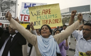 Demonstrace proti Talibanu v Pákistánu.